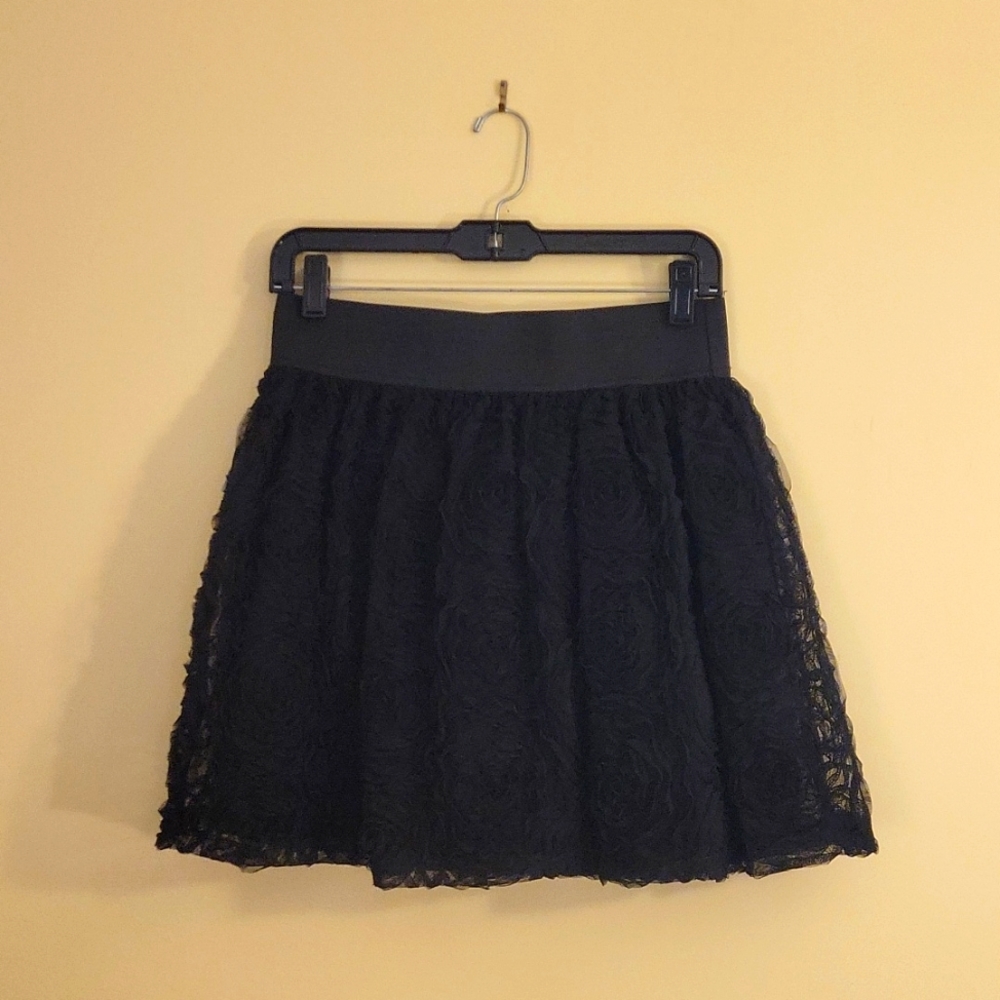 Xhilaration black size M textured mini skirt